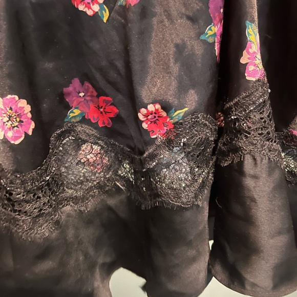 Victoria Secret Satin and lace . Sleepwear - intimate - Picture 4 of 8